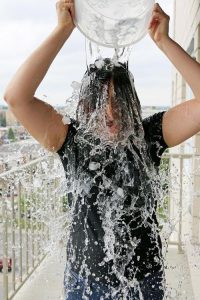 民间说的冷水浴能增强性功能,靠不靠谱?-两性知识丨两性健康--你想了解的我都知道