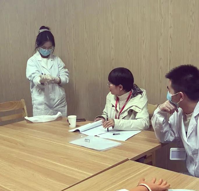 教学医院检查可以有实习生在场吗